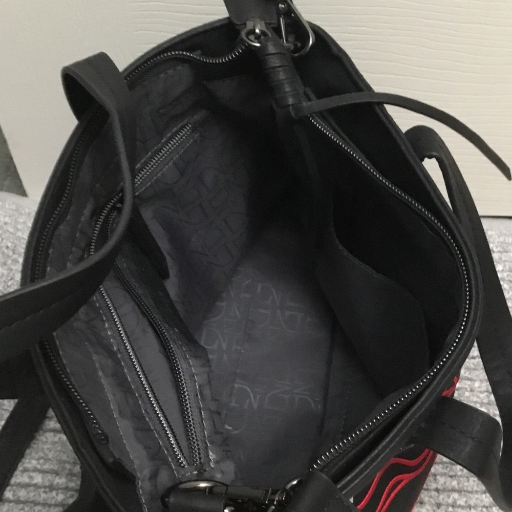 Danielle Nicole Cruella De Ville Embroidered Black Shoulder Bag NWOT - Picture 9 of 10